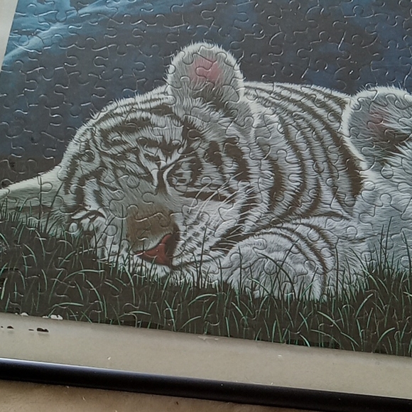 Framed tiger cubs puzzle - Picture 3 of 3